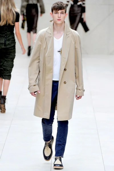 Look 32